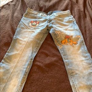 Cowboy inspired jeans with embroidery